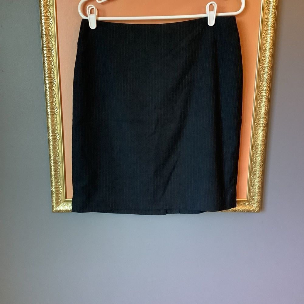 Banana Republic Women's Black with‎ Navy Pinstripe  Skirt 🎇✨🥰